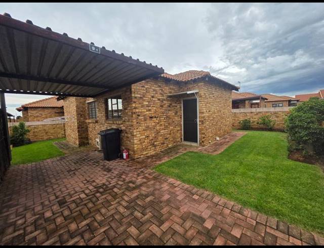 3 BEDROOM TOWNHOUSE FOR SALE IN GREENHILLS